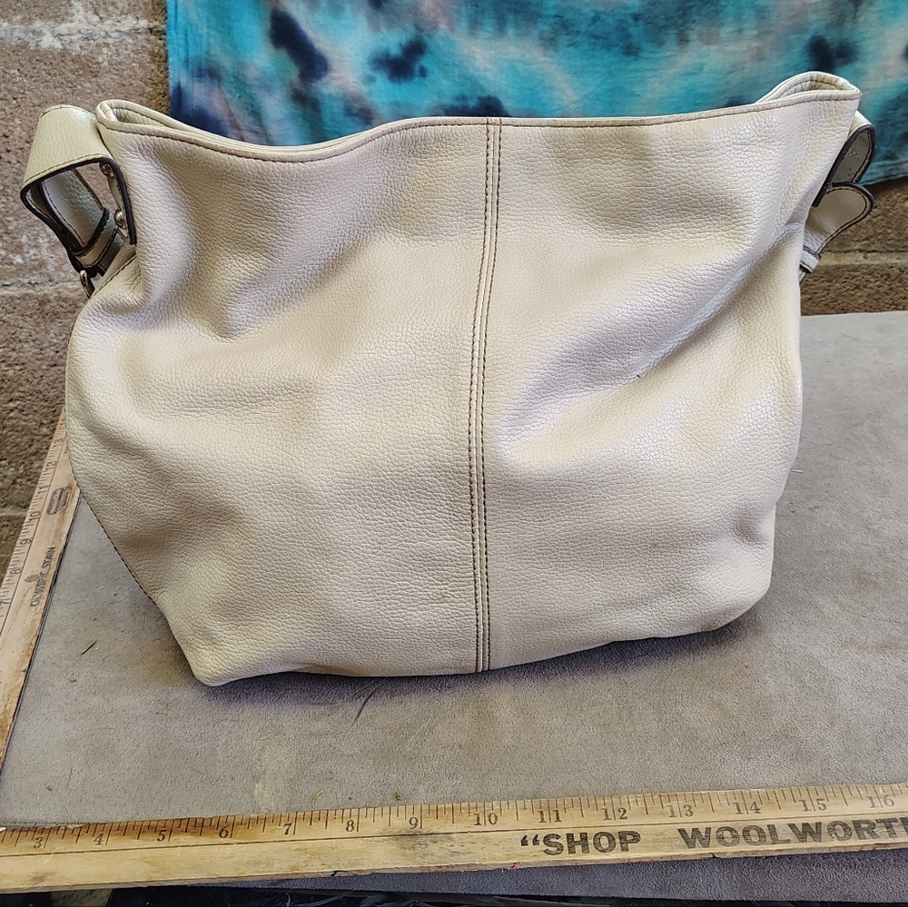 Elegant Cream Leather Tiganello Hobo Bag